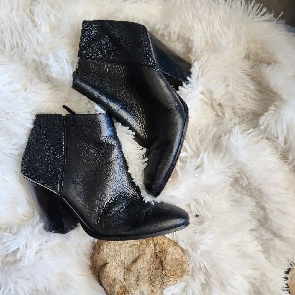 Dolce vita black leather bootie mixed finish leather